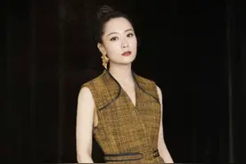 白冰，长发披肩，一个超有古典气质的美女图片