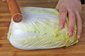 用白菜做成小吃，还是第一次见，酥脆鲜香，比吃肉还过瘾，真解馋图片