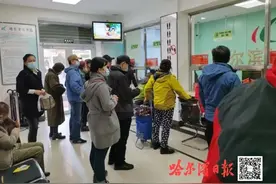 @哈尔滨人：办公交卡业务，这个时段人最少 ↘ 网上也可充值图片