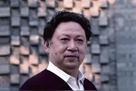 他是集毛笔硬笔为一身的书法家，三次获全国钢笔书法大赛最高奖图片