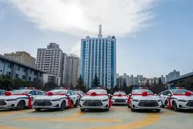 陕西省公安厅向基层派出所配发400辆警车图片