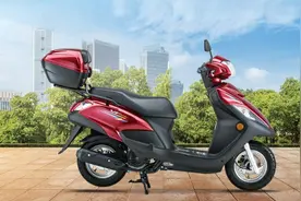 售4980元，豪爵实用踏板VF125，真空胎或碟刹，外卖起步的好帮手图片