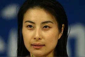 郭晶晶生三胎后入住1.5亿独立屋，霍震霆亲自送搬家礼，网友：壕图片