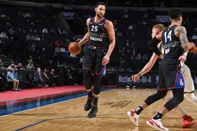 字母哥32+15雄鹿加时力克76人获5连胜！西蒙斯三双图片