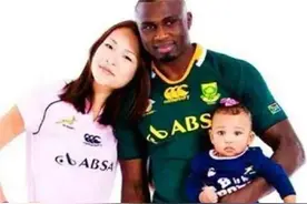 中国女孩当初力排众议嫁拳击黑人，并出资帮建拳馆惨遭抛弃图片