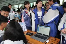 “理科但凡会点，谁还学文？”理科生嚣张言论，揭露背后心酸真相图片