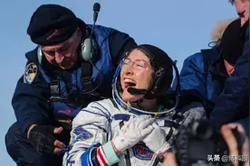 在太空328天，宇航员科赫重返地球，刷新女性停留太空最长纪录图片