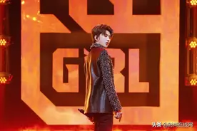 组图：蔡徐坤《青你2》首秀台风超炸 炫酷唱跳点燃全场图片