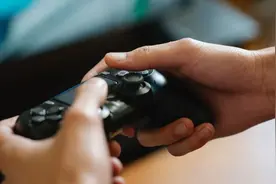 15岁男孩沉迷网游的真实原因，终于找到了图片