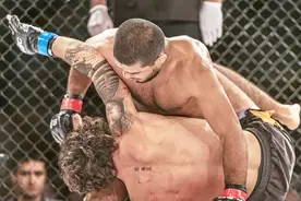 英雄惜英雄！UFC铁笼上演感人一幕！视频封面