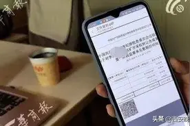 女子给娃办入学被骗，结果她带娃“假装上学”逛了5年图片