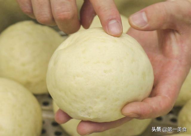 蒸馒头是冷水上锅还是热水上锅？牢记这几点，馒头暄软不塌陷