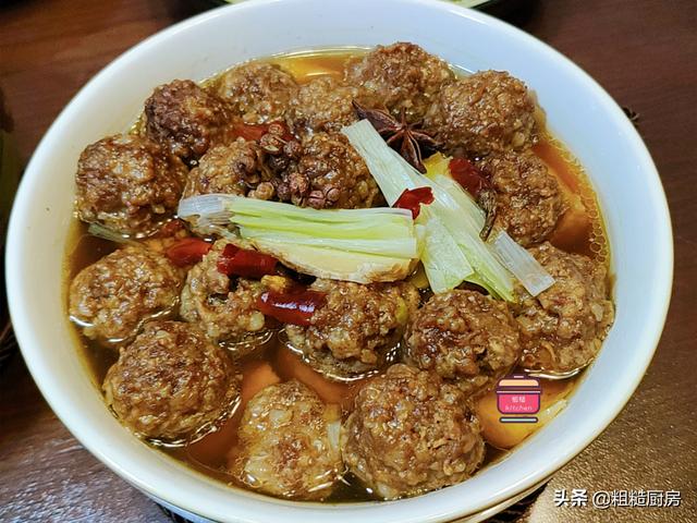 朋友来做客，做了河南特色蒸扣碗，有鱼有肉，朋友：比饭店还好吃