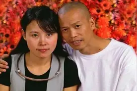 中国艺术界的“狠人”：取出肋骨做成项链，送给所爱的女人佩戴图片