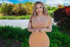 27岁墨西哥美女，长相甜美，丰盈的体形更增添了她的魅力图片