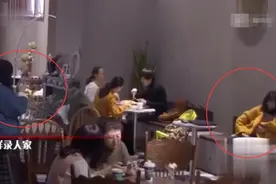 年轻妈妈喂奶被偷拍，在场所有女性愤然起身，旁边小伙都忍不住了图片
