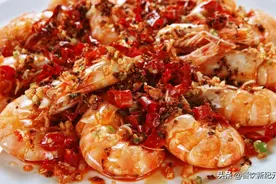 江西同事邀请福建小伙吃饭，看到桌子上的海鲜后，小伙食欲全无图片