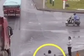 与死神擦肩！男子骑车闯红灯滑入货车车底，惊险的一幕出现了图片