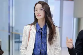 李沁的轻熟风造型挺有御姐范的，金丝框眼镜配西装，霸总气息满满图片