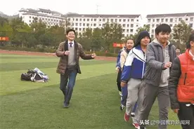 一位退休名校长的扶贫战役——贵州台江县民族中学校长陈立群的故事图片