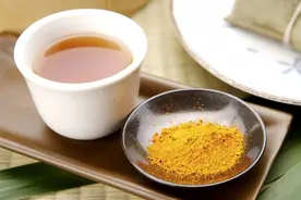 2米大蛇盘踞在马桶之中，遇到蛇该怎么办？雄黄真的不好使图片