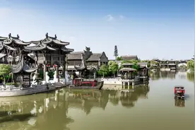 开封这次失算了！耗资120亿打造古镇景区，无人问津沦为“鬼城”图片