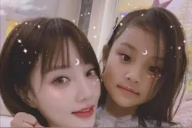 李小璐带甜馨上网课玩游戏，耐心陪伴尽显温馨图片