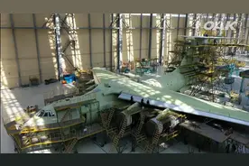 俄罗斯航星厂新总装线生产的伊尔76MD-90A下线，深度改进仍可再战图片