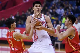 2021年CBA现役十大“巨兽”，体重最大十人，韩德君未入榜图片