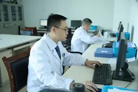 【甘肃宝石花医院专家介绍】技术骨干--张亦奇图片