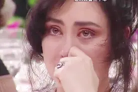 黄霑自弹自唱《当我寂寞》，台下罗文哭了，很多人已经不在了视频封面