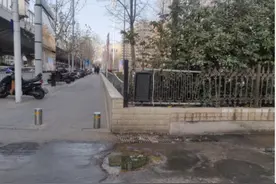 郑州一小区下水道堵塞渗入地下室，7旬大爷一天清扫6桶污水图片