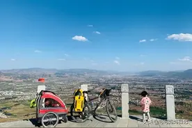 奶爸带4岁女儿骑行4139公里去西藏旅行，惊人旅行背后满满的父爱图片