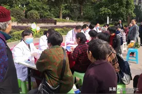 富顺这里中医看病不要钱！群众：干得漂亮图片