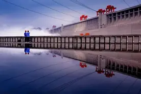 三峡大坝：为防止混凝土坝体出现裂缝，竟用了6个火电厂的粉煤灰图片