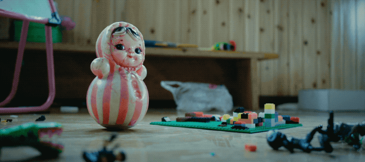 这些被互联网遗忘的家庭，他跟拍了12年：一度哭到拍不下去