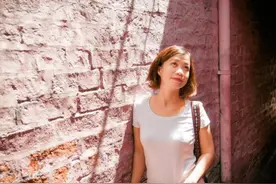 长期两地分居的夫妻，留守在家的女人多半会有3个秘密图片