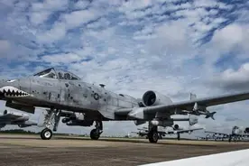 美国A-10“疣猪”攻击机，被打爆还能飞，专家：俄制装甲部队噩梦图片