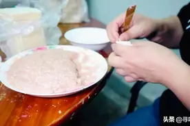 成都有对夫妻，把餐馆开在麻将馆，老板：卖抄手是为了打麻将图片