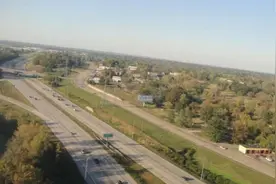 美国高速公路是这样子的，普遍是比较宽，质量上却不如我国高速图片