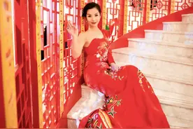 金扣子旗袍，颠覆我对中式旗袍的认知图片
