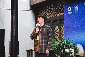 黄磊邀请任贤齐前往乌镇，再唱《外婆桥》，尽显文艺气息图片