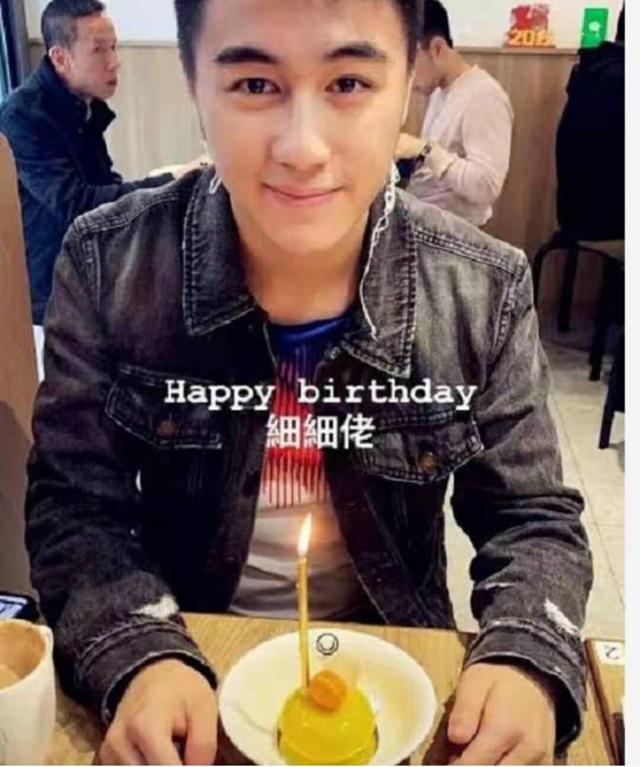 奚梦瑶男友何什么君怎么读（何猷君罕见和姐姐何超莲互动）