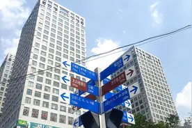 济宁太白路升级改造，网友担心的石板有了新归宿，已打包整装待发图片