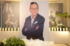 68岁资深男星不幸猝逝！家属举丧设灵，众星及粉丝赶赴殡仪馆致祭图片