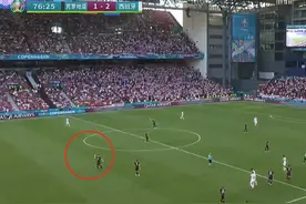 欧洲杯诞生喝水哥：对手快攻，他撒腿扔掉水瓶，疯狂回追目睹丢球图片