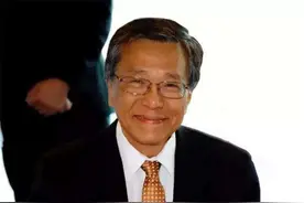 马来西亚华裔坐拥千亿资产，自己出门坐地铁，却为厦大捐赠一栋楼图片