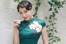 杜若溪哪像3岁孩子的妈？穿旗袍裹出曲线凹凸感迷人，惊艳旧时光图片