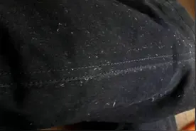 为何洗衣机用久了，洗完的衣服上会有白毛？该怎么避免？图片