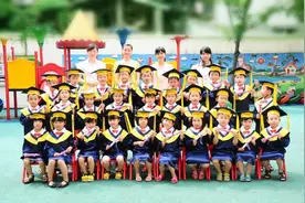 幼儿园拍毕业照收300，拿到成片就3张，家长不满：是吃回扣了吗图片